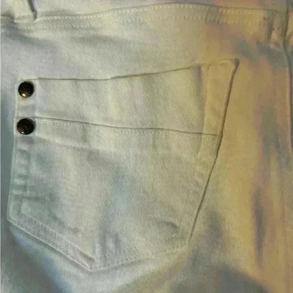 White jeans perfect for summer or vacation! - Picture 8 of 10